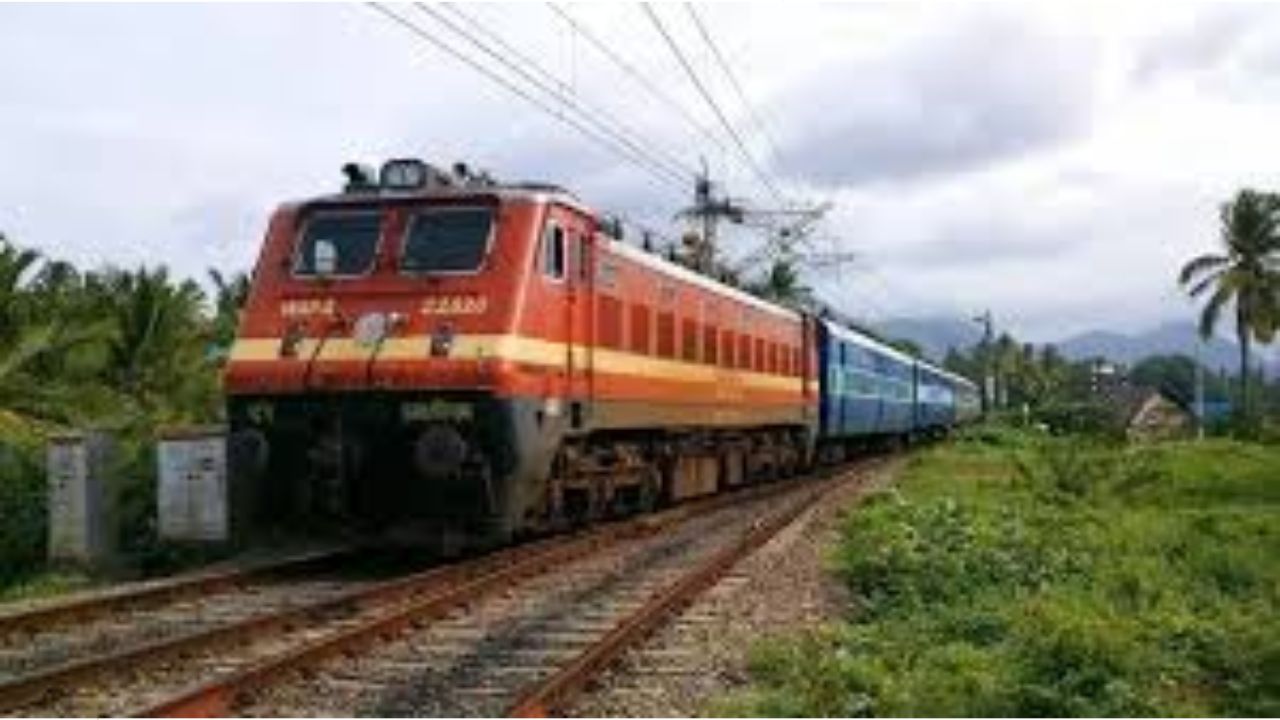 Indian Railways: రైలు ప్రయాణికులకు గుడ్ న్యూస్.. ఇక నుంచి విమానంలా స్మూత్ జర్నీ!