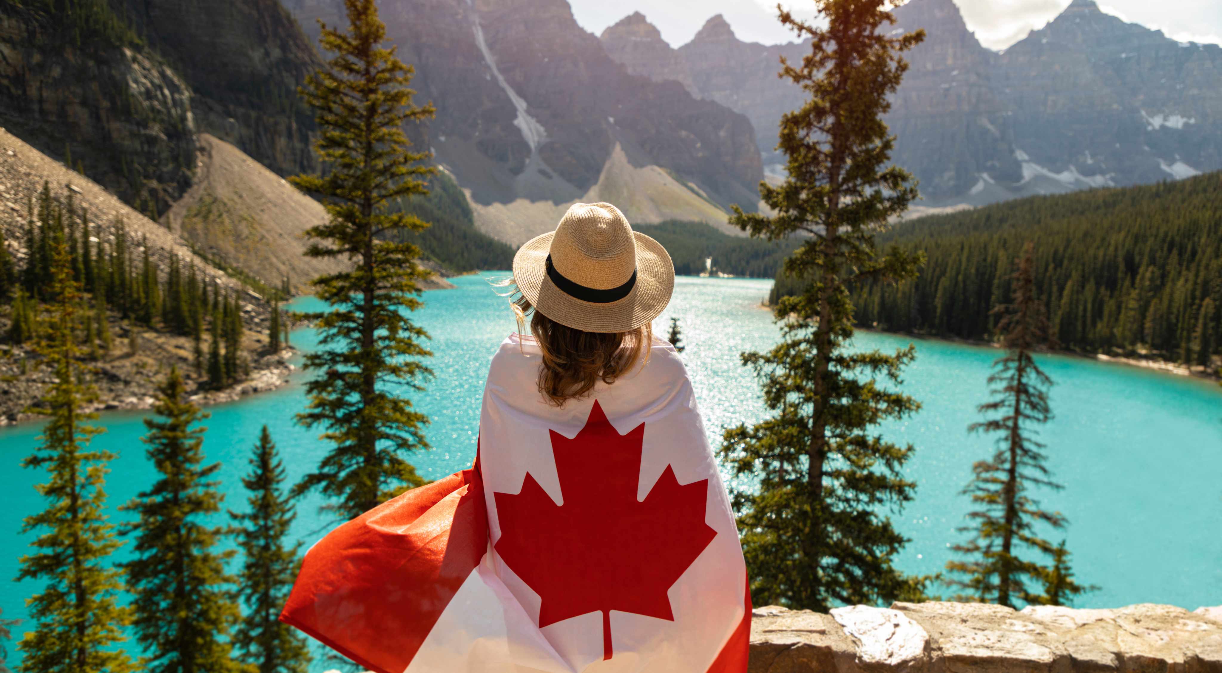 Canada: కెనడాలో స్టడీ పర్మిట్లకు భారీ దెబ్బ.. 2025లో 64% పడిపోయిన అనుమతులు!