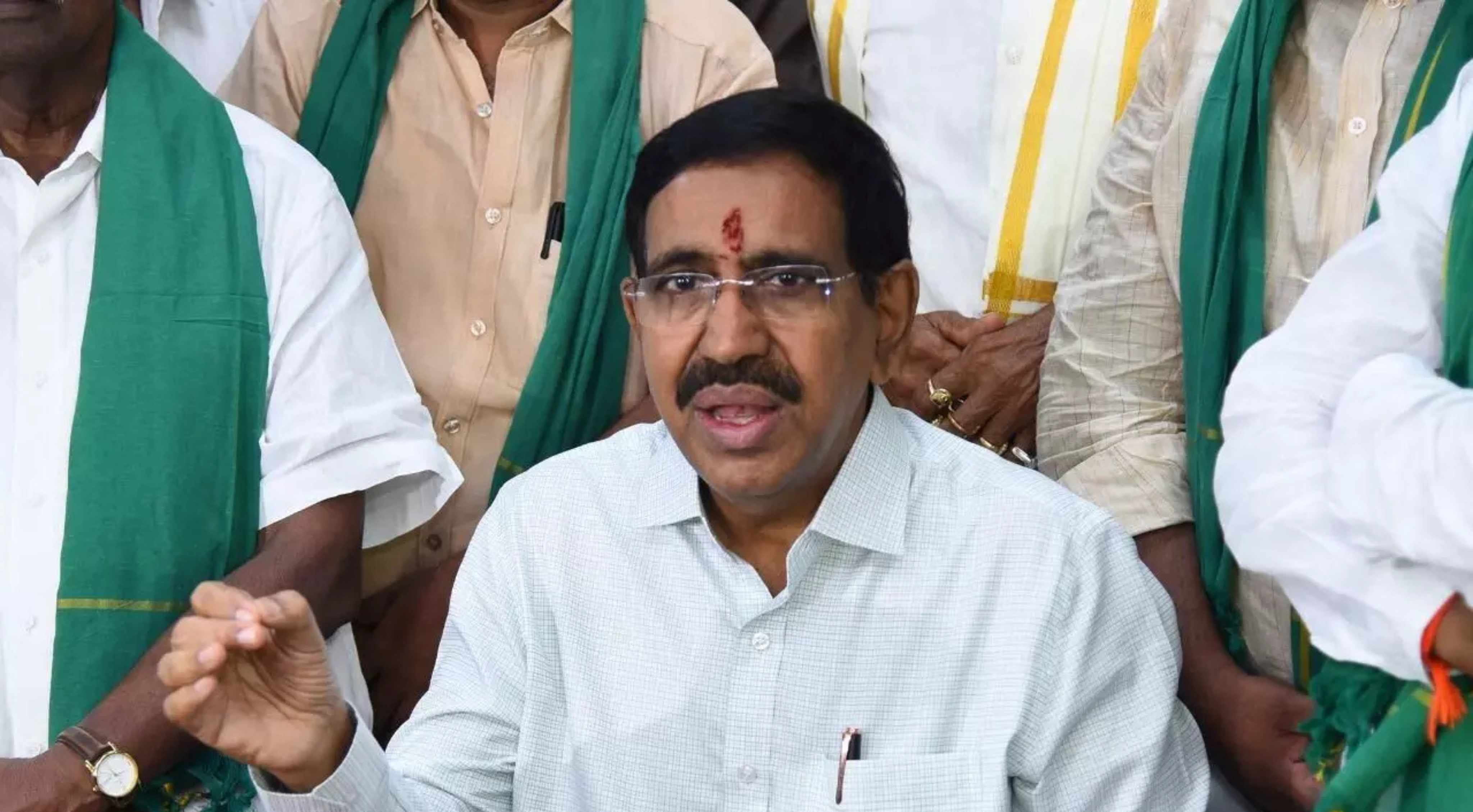 Amaravathi: అమరావతి నిర్మాణాలపై మంత్రి నారాయణ సమీక్ష.. వేగవంతం చేయాలని ఆదేశాలు!