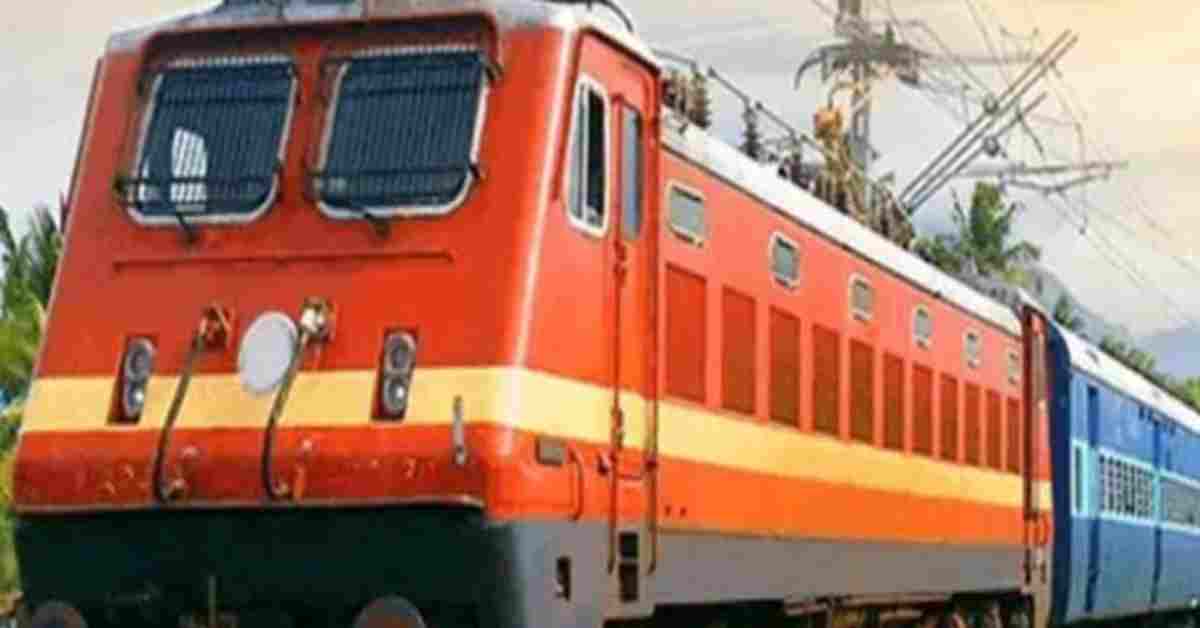 Bapatla Train Robbery: గాఢనిద్రలో ఉన్న ప్రయాణికులకు షాక్.. స్లీపర్ కోచ్‌ల్లోకి చొరబడి దొంగల హల్చల్.! కత్తులతో బెదిరించి..