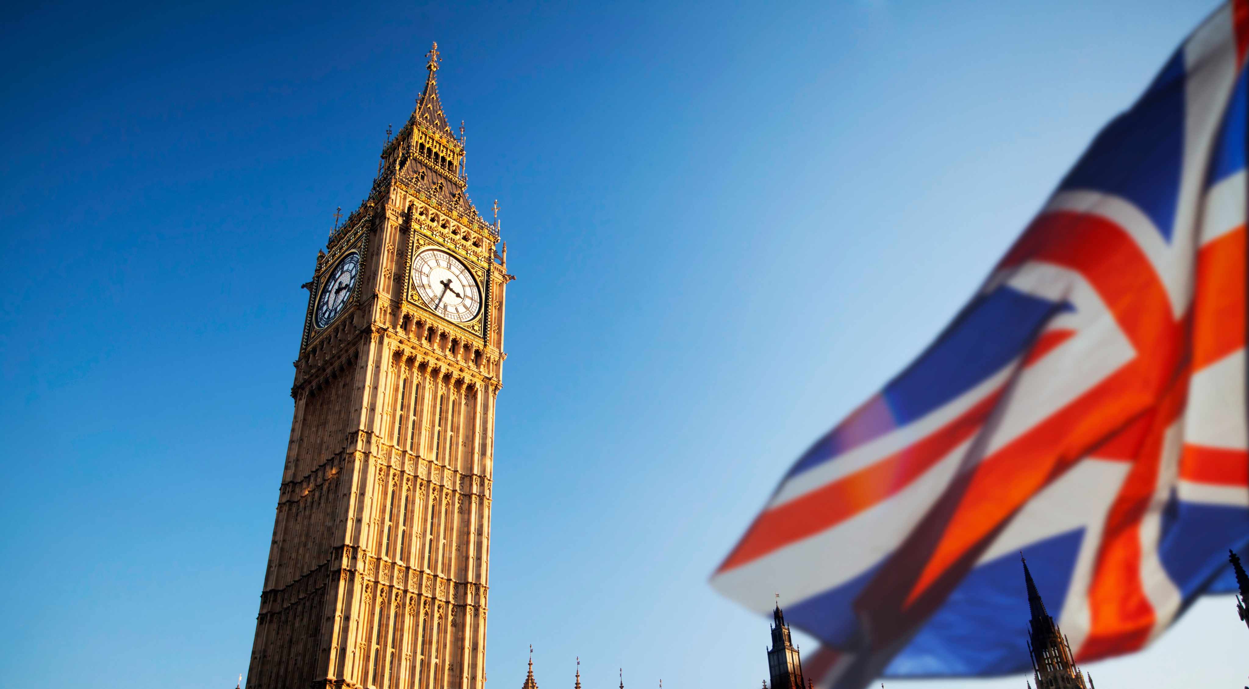 UK: యూకేలో కఠిన వీసా నియమాలు.. పెరుగుతున్న వీసా తిరస్కరణలు!