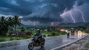 Weather Report: తెలుగు రాష్ట్రాలకు వాతావరణ శాఖ అలర్ట్... ఏప్రిల్ 28, 29 తేదీల్లో పిడుగులతో కూడిన వర్షాలు!