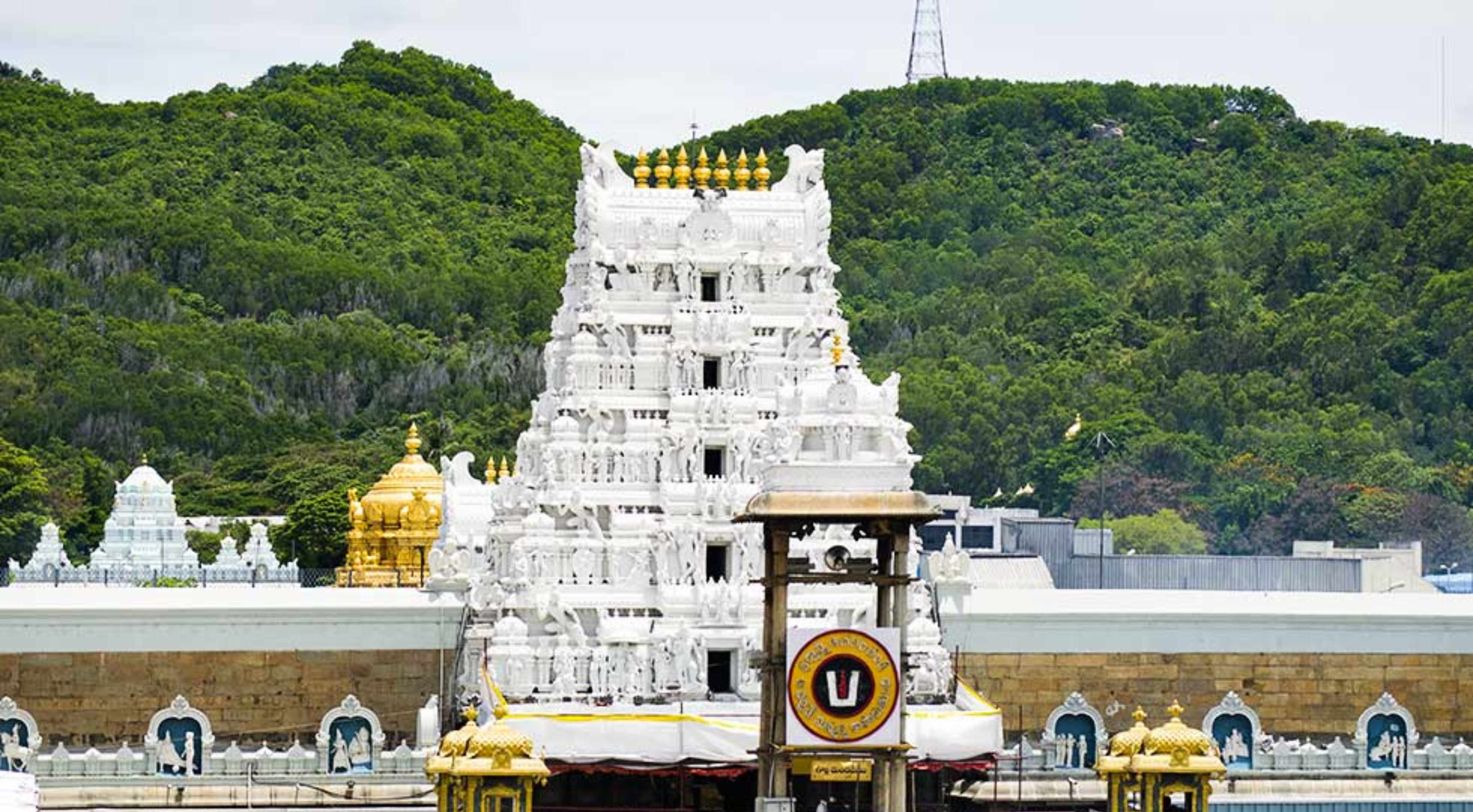 Tirumala: తిరుమలలో కొనసాగుతున్న భక్తుల రద్దీ.. దర్శనానికి గంటల కొద్దీ నిరీక్షణ!
