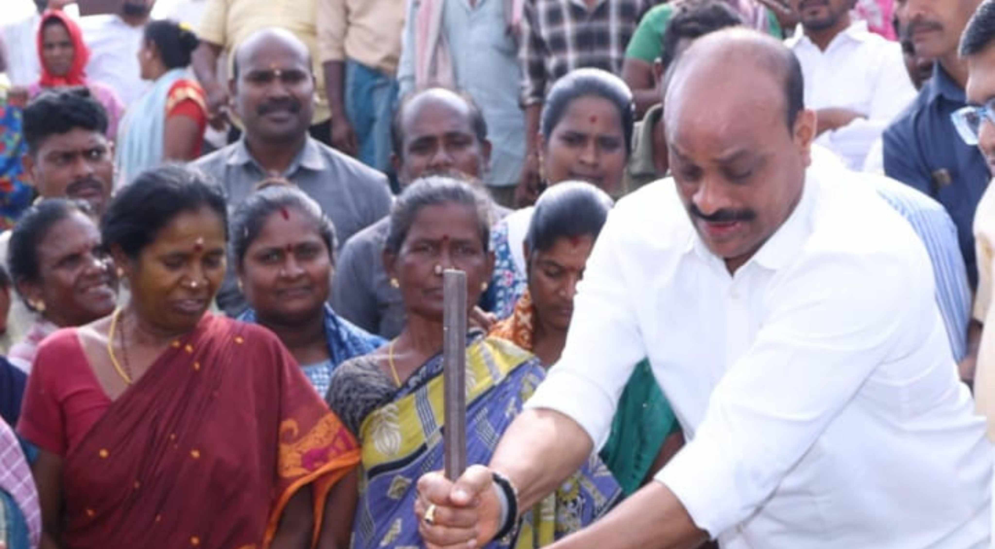 Atchennaidu: మేడే సందర్భంగా కార్మికులకు మంత్రి అచ్చెన్నాయుడు శుభాకాంక్షలు! కార్మికులు, రైతులే దేశానికి బలమైన ఆధారం!