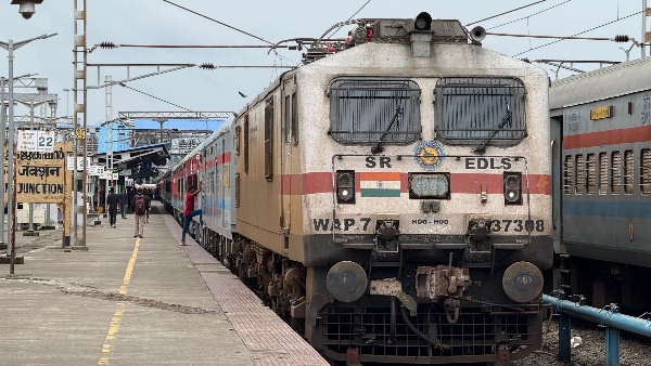 Special Trains: ఏపీ మీదుగా బెంగళూరుకు ప్రత్యేక రైలు - హాల్ట్ స్టేషన్లు ఇవే!