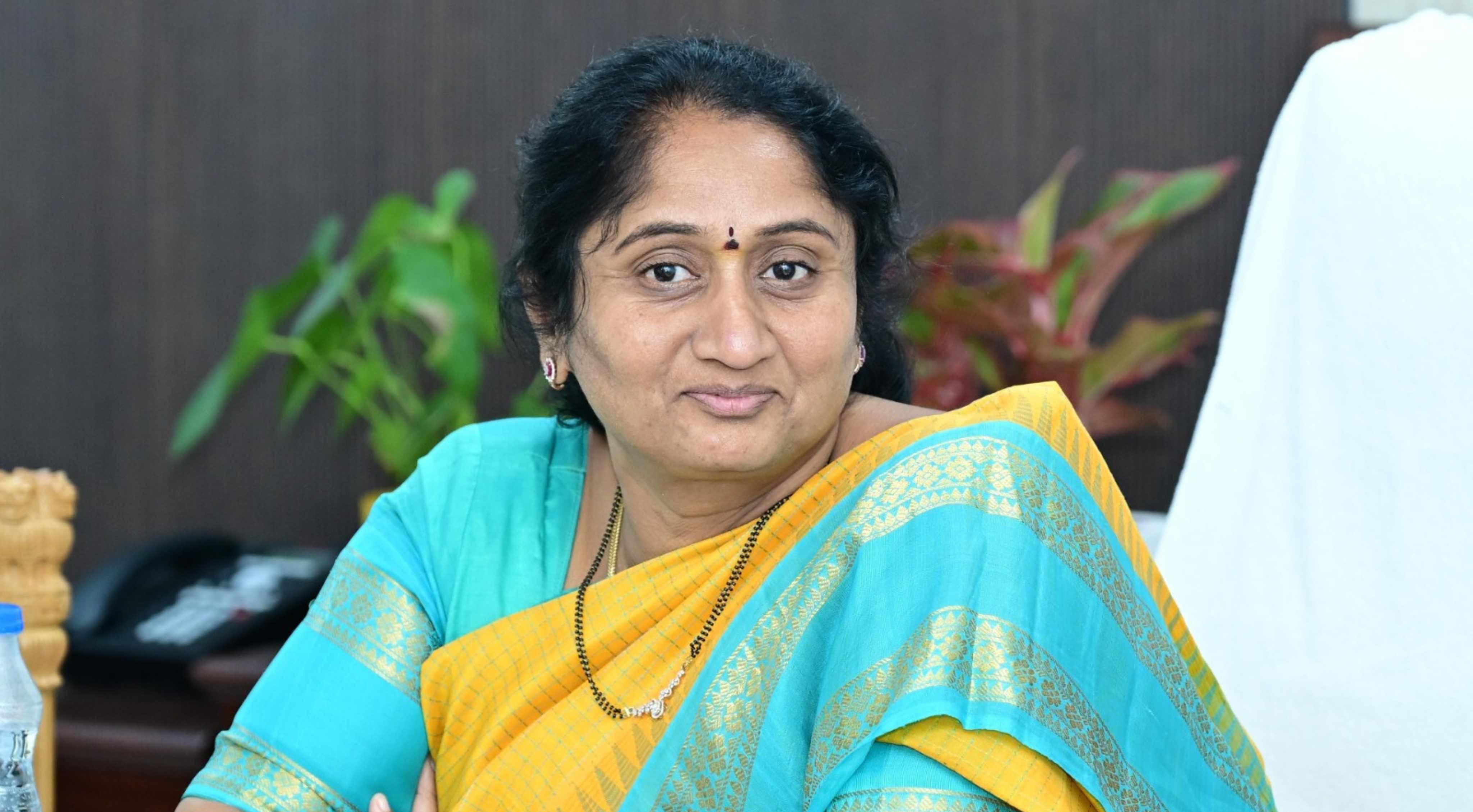 Minister Savitha: చేనేతల ఇళ్లలో వెలుగులు.. జీరో బిల్లులతో ఆనందంలో నేతన్నలు!