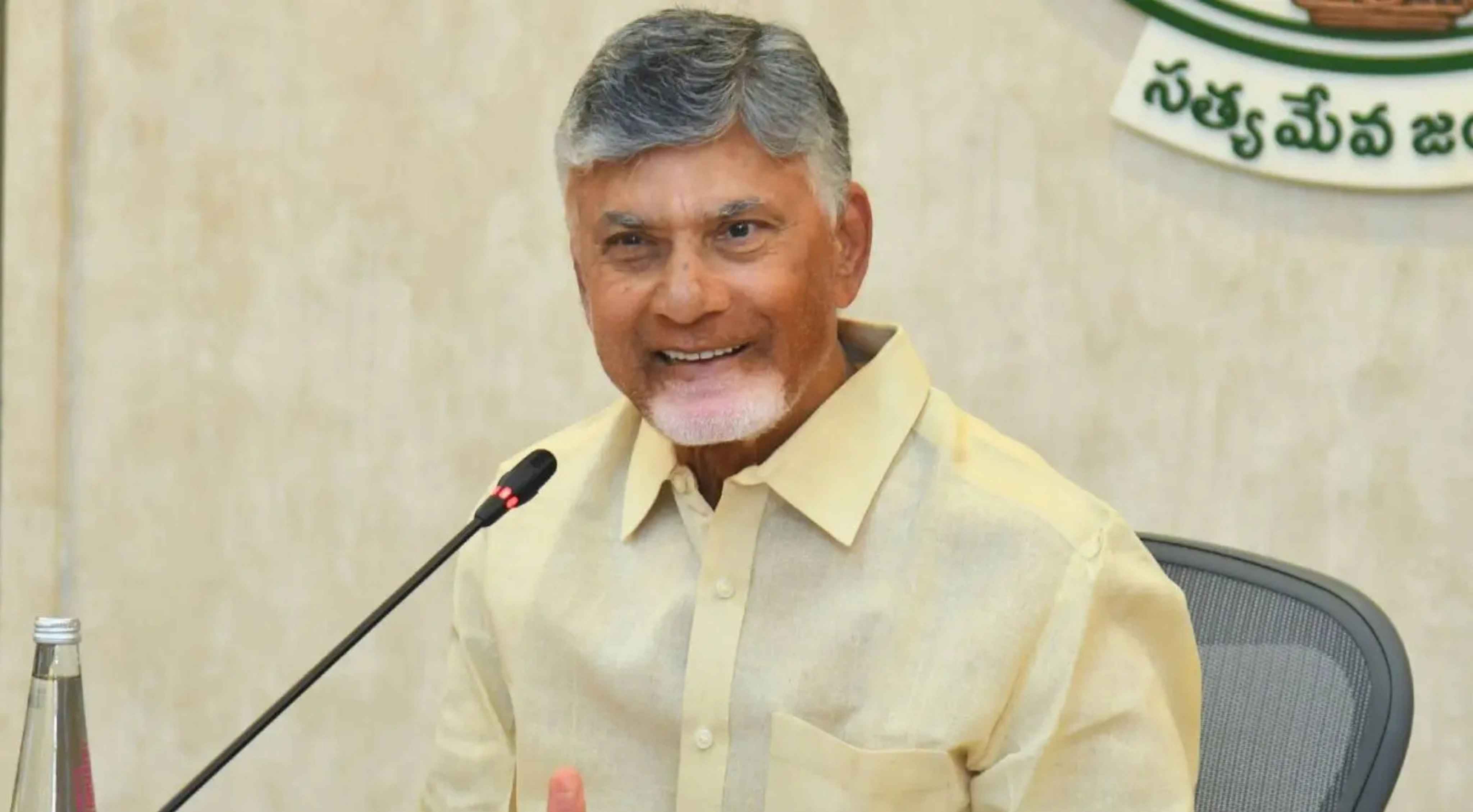 Chandrababu: రెండు జిల్లాల్లో సీఎం చంద్రబాబు పర్యటనలు.. రైతులకు పాస్‌బుక్స్ పంపిణీ!