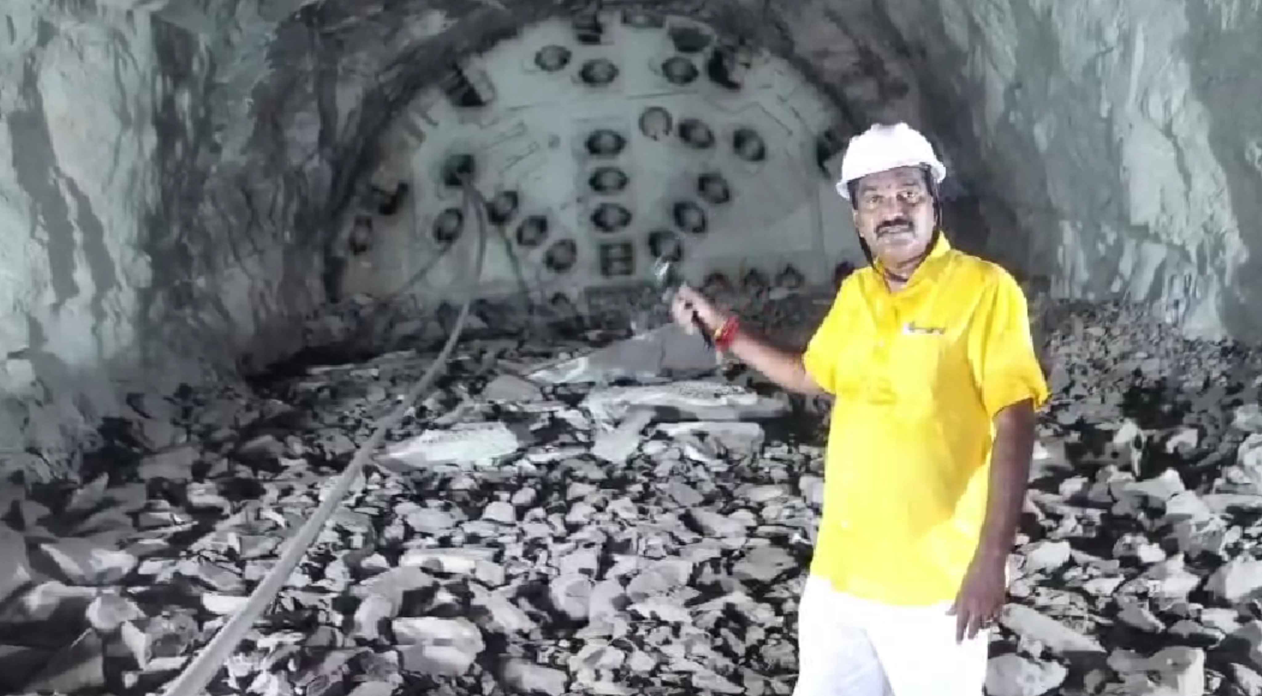 Nimmala Ramanaidu: వెలిగొండ టన్నెల్ పనులపై మంత్రి నిమ్మల రాత్రి పర్యటన.. కార్మికులతో కలిసి భోజనం!