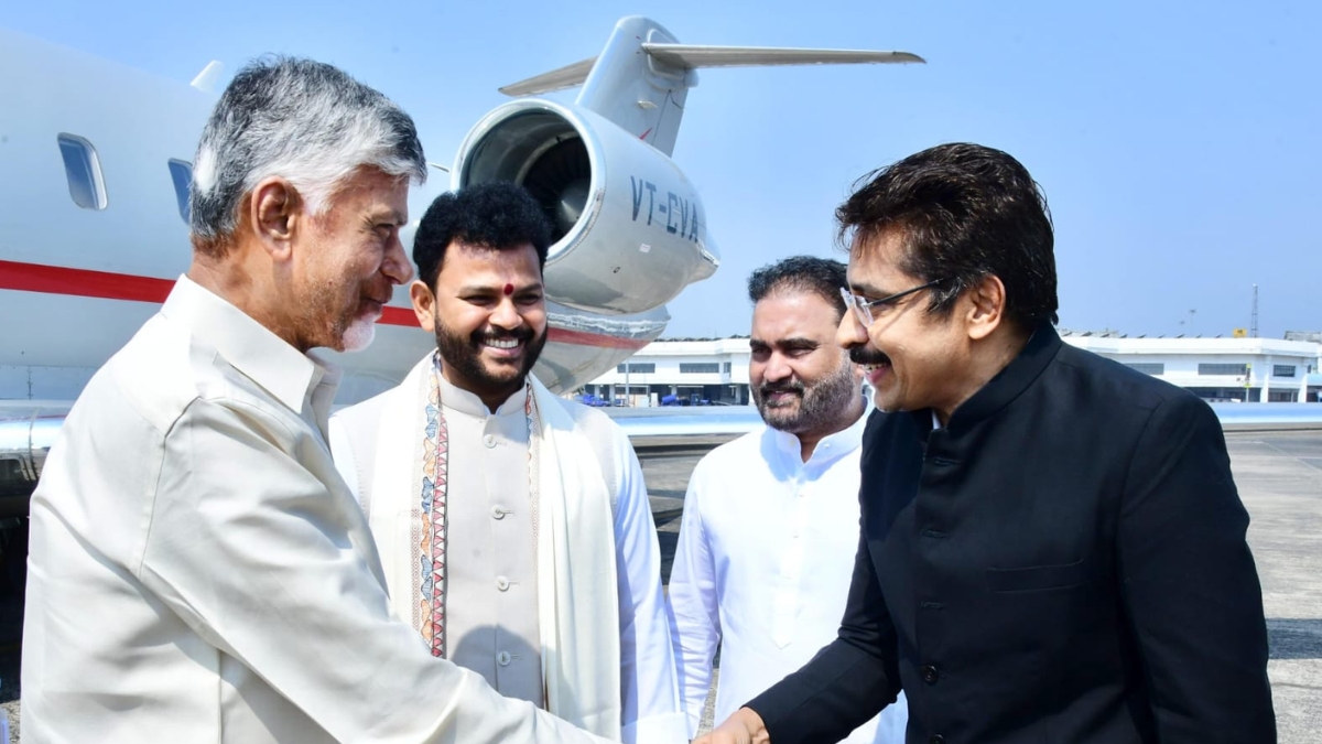 Chandrababu: కోల్‌కతా చేరుకున్న సీఎం చంద్రబాబు... ఎయిర్ పోర్టులో ఘనస్వాగతం!