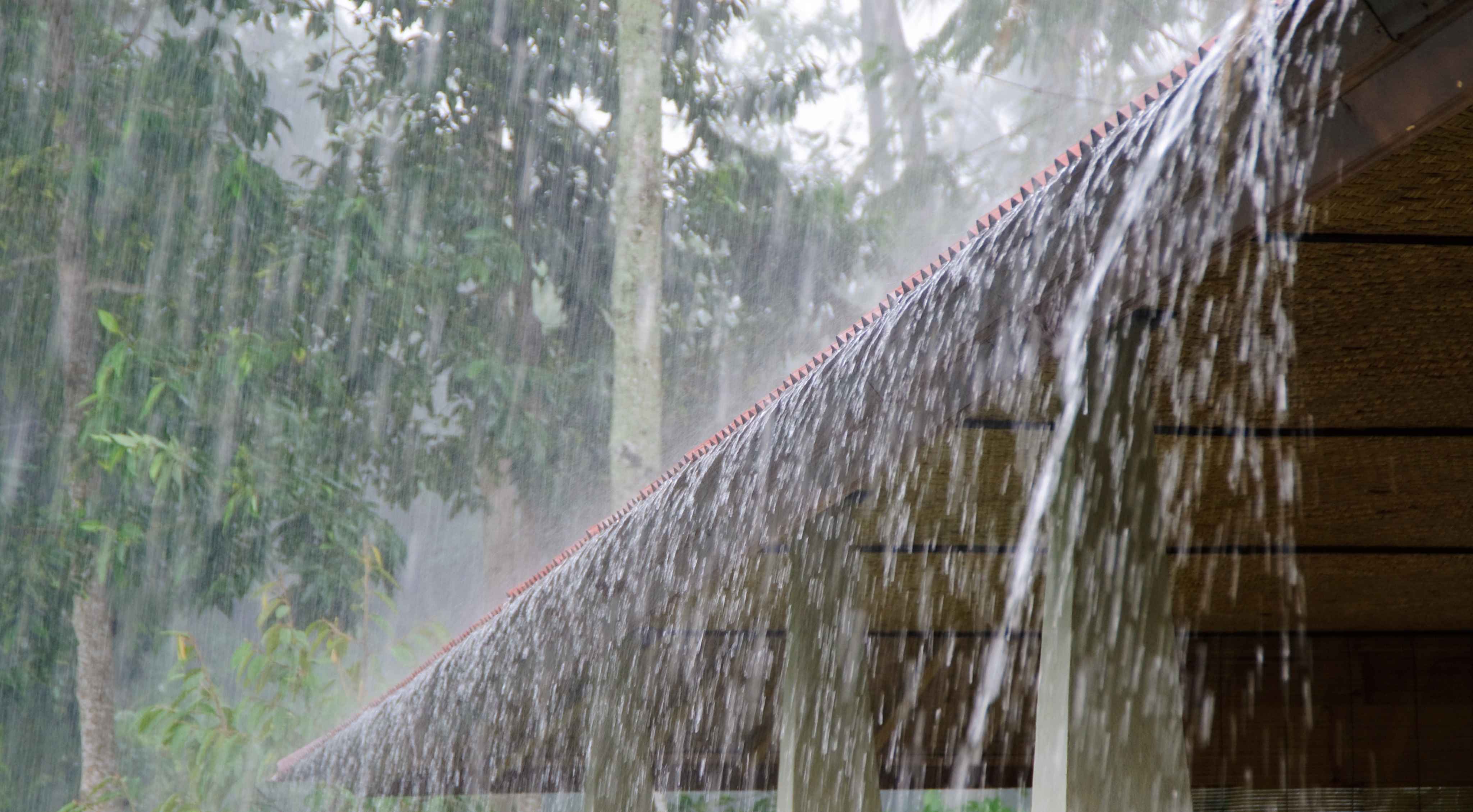 Weather: అల్పపీడన ప్రభావంతో ఏపీలో వర్షాలు.. మరోవైపు వడగాలుల హెచ్చరిక!