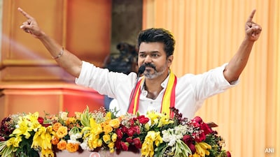  TamilNadu: తమిళనాడులో విజయ్ సంచలన నిర్ణయం... 717 మద్యం దుకాణాలు బంద్!