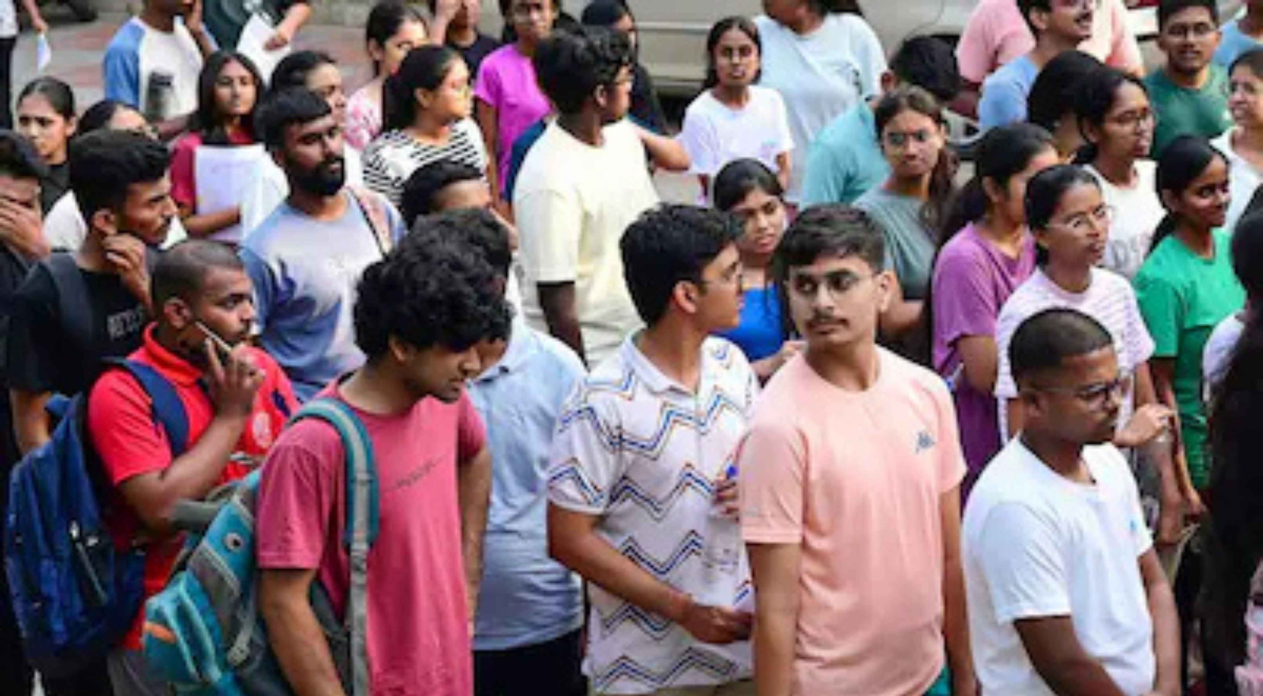NEET: దేశవ్యాప్తంగా నీట్ పరీక్ష రద్దు.. ప్రశ్నపత్రం లీక్ ఆరోపణలతో కలకలం!