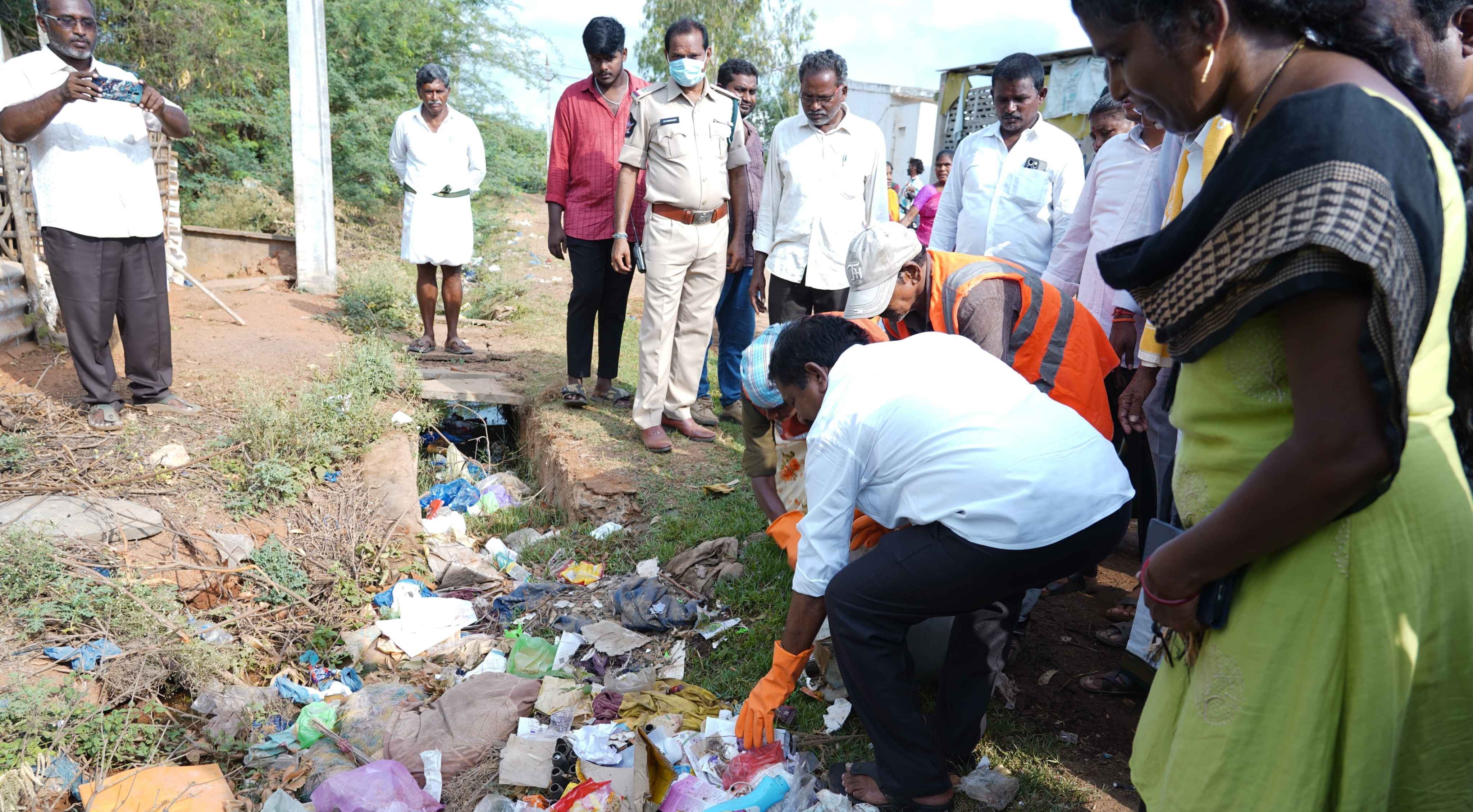 Swatch Andhra: గ్రామాల పరిశుభ్రతకు ప్రజల భాగస్వామ్యం అవసరం.. మంత్రి డోలా శ్రీ బాల వీరాంజనేయస్వామి!
