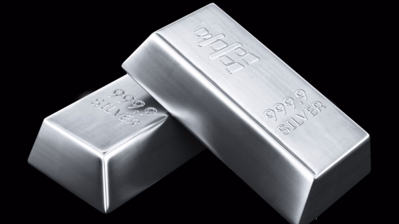Silver Import: వెండి దిగుమతులపై కఠిన ఆంక్షలు... కేంద్రం సంచలన నిర్ణయం!