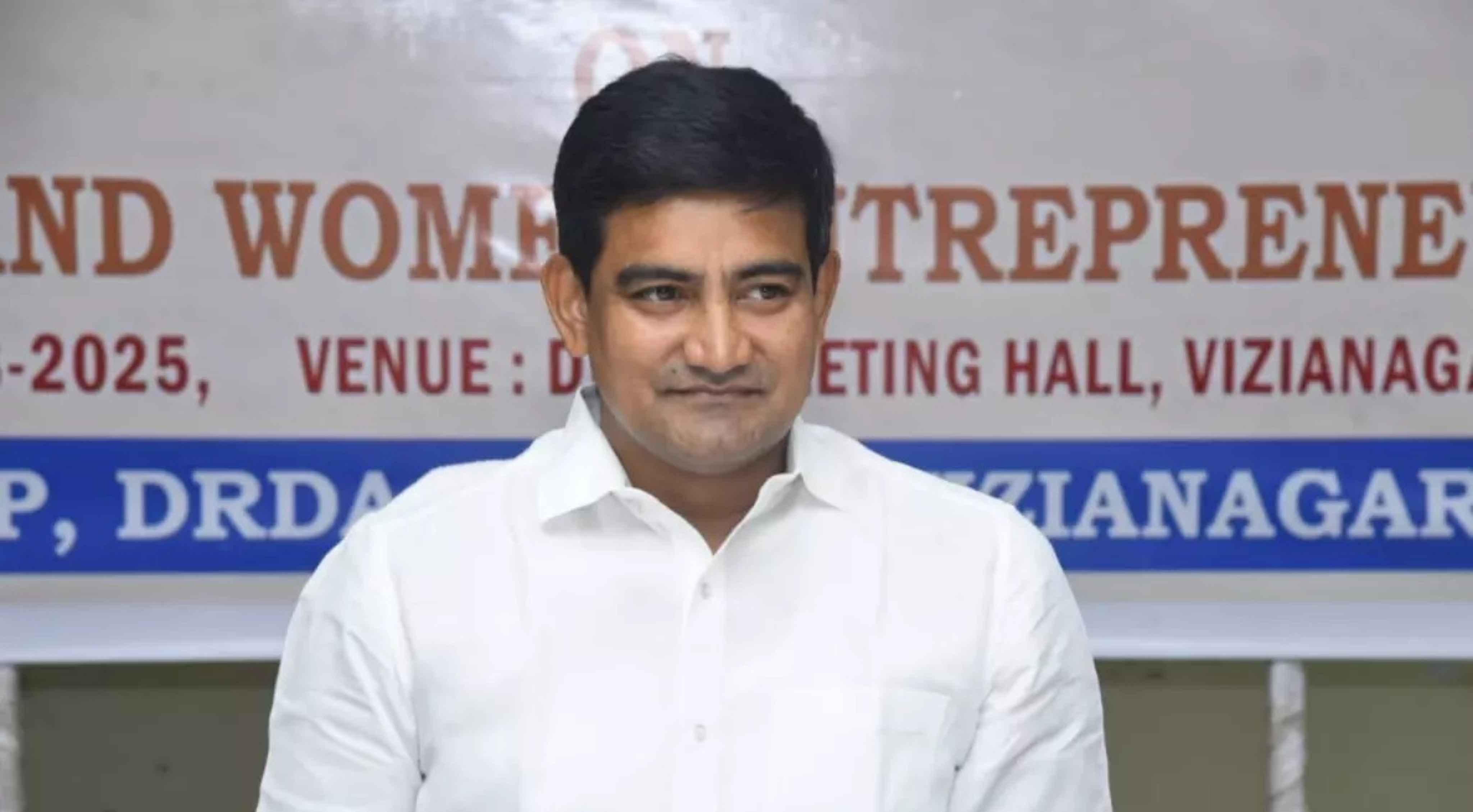 Kondapalli Srinivas: క్రెడిట్ చోరీకి కేరాఫ్ వైసీపీ.. మంత్రి కొండపల్లి శ్రీనివాస్ తీవ్ర విమర్శలు!