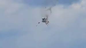 US Navy Jets: గగనతలంలో ఘోర ప్రమాదం... గాల్లో ముక్కలైన రెండు యుద్ధ విమానాలు!!