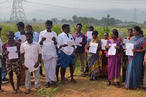 AP Farmers: ఏపీ రైతులకు బిగ్ రిలీఫ్... ఆ భూములపై హక్కుపత్రాలు ఉంటే మీ పేరే నమోదు!