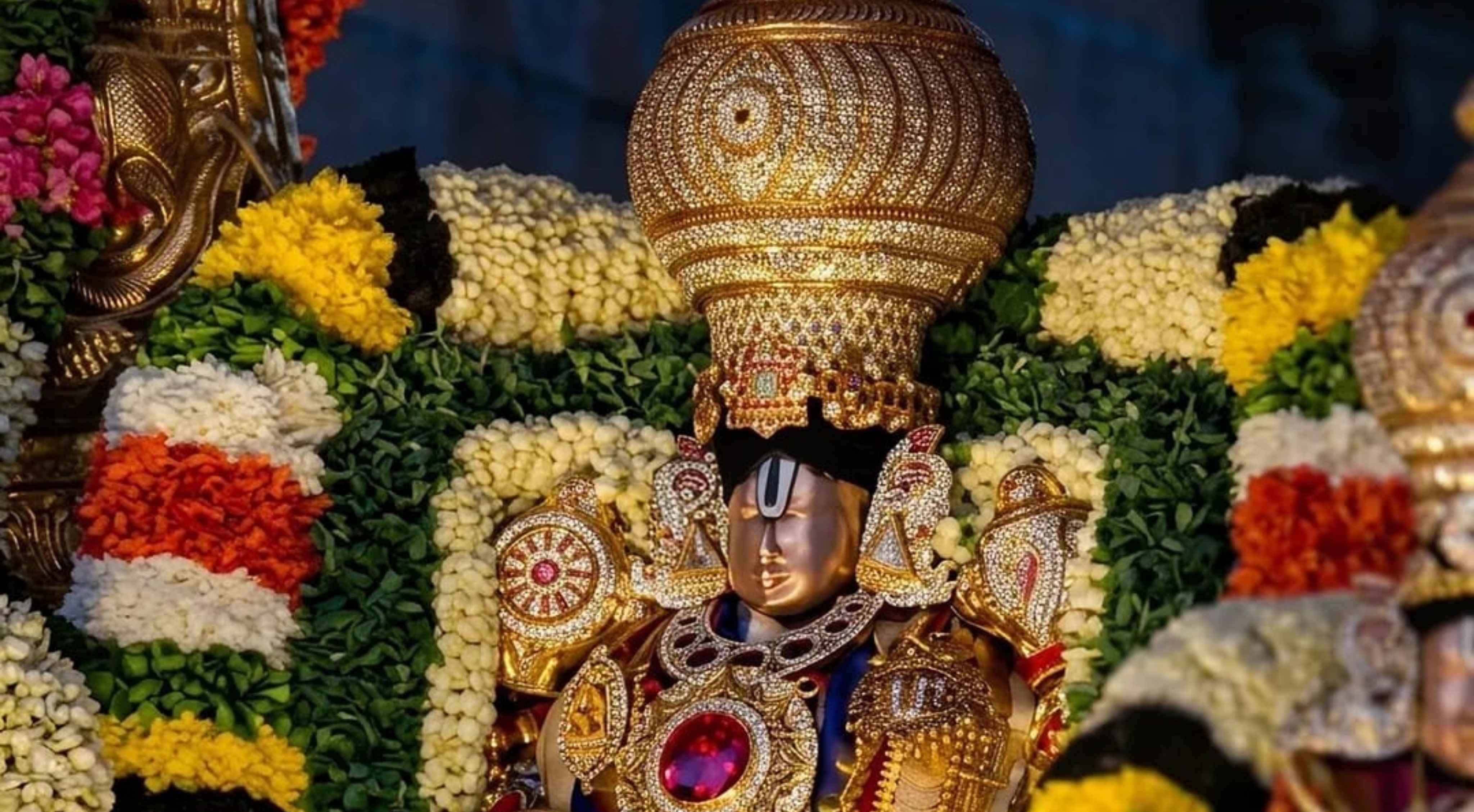 Tirumala: తిరుమలలో పోటెత్తిన భక్తజనం.. అన్ని కంపార్ట్మెంట్లు ఫుల్!