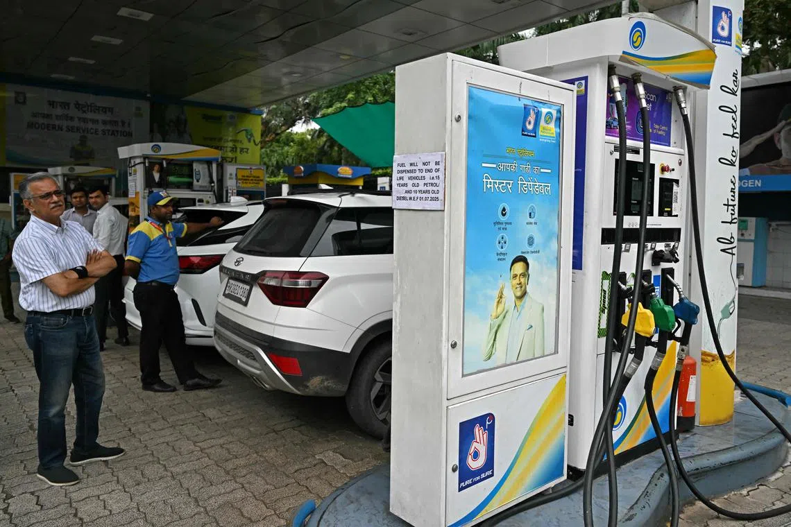 Fuel Stations: ఇకపై పెట్రోల్ బంకుల్లో కొత్త ఆప్షన్లు... ఆ ఇంధనం కూడా అందుబాటులోకి.. కేంద్రం ప్రణాళికలు!