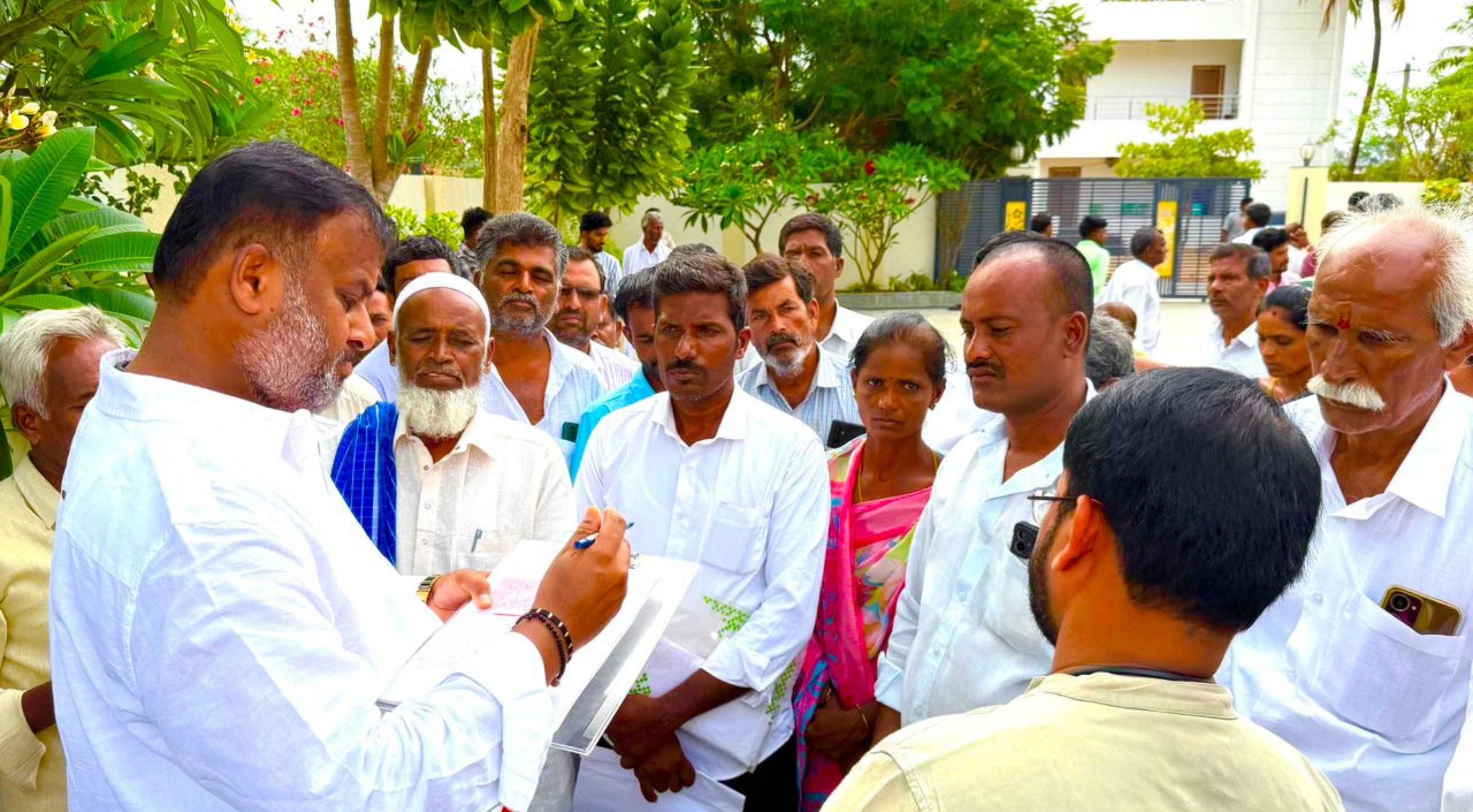 Praja Darbar: ప్రజల సమస్యలపై మంత్రి రాంప్రసాద్ రెడ్డి ప్రత్యేక దృష్టి.. రాయచోటి నివాసంలో ప్రజా దర్బార్!