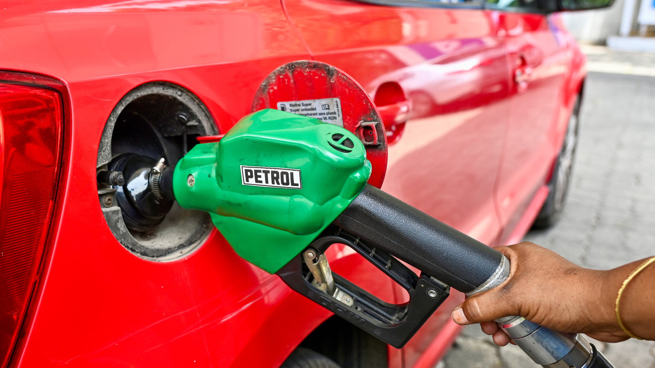Fuel Export Duty: పెట్రోల్, డీజిల్ డ్యూటీపై కేంద్రం తాజా ఉత్తర్వులు! జూన్ 1 నుంచి అమలు...