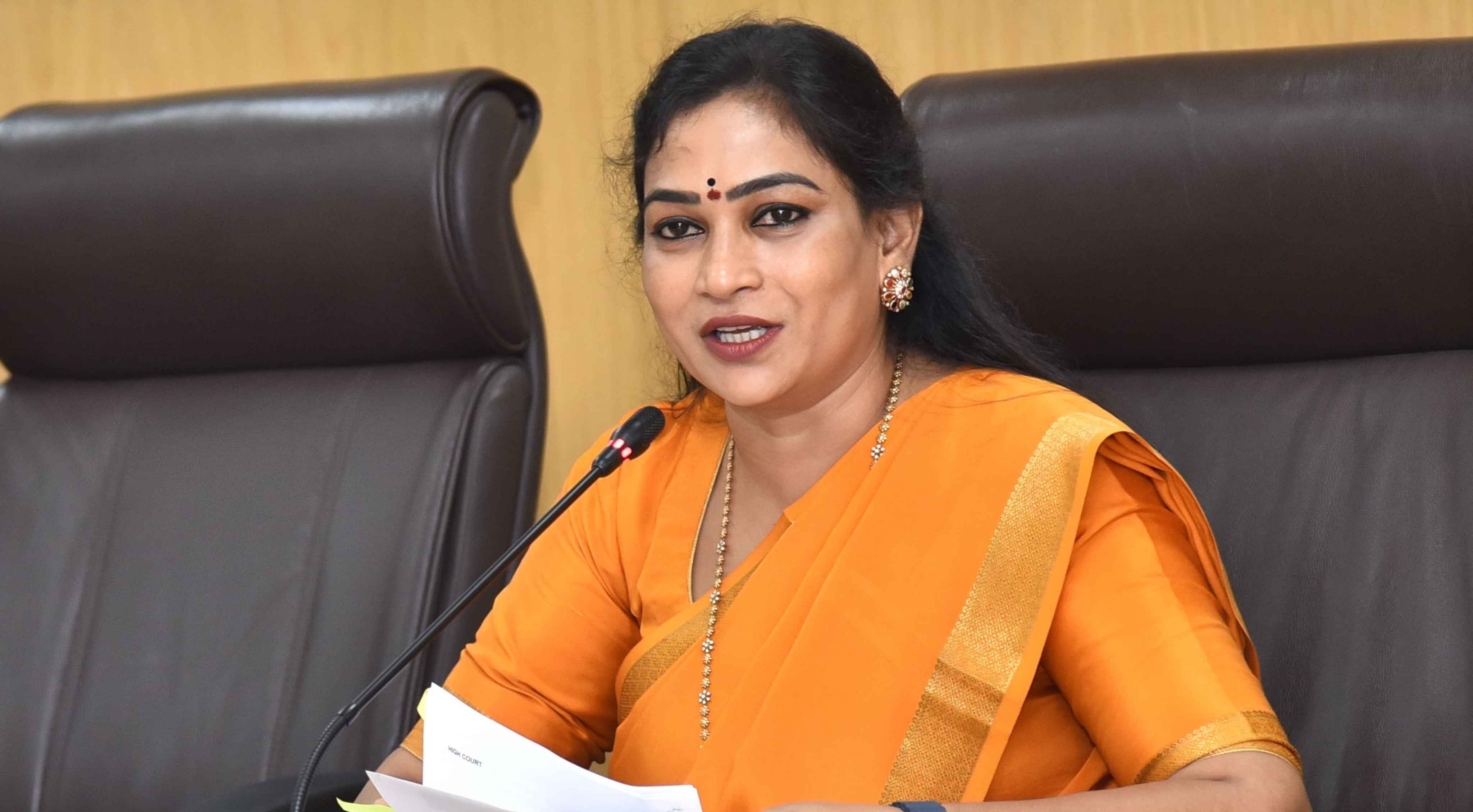 DSC: డీఎస్సీ-2025ను పూర్తి పారదర్శకంగా నిర్వహించాం.. హోంమంత్రి అనిత కీలక వ్యాఖ్యలు!