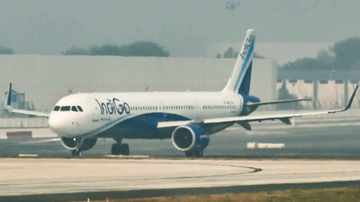 IndiGo fligth: హై అలర్ట్.. లక్నో-ఢిల్లీ ఇండిగో విమానానికి బాంబు బెదిరింపు... టాయిలెట్ లో కలకలం రేపిన నోట్!