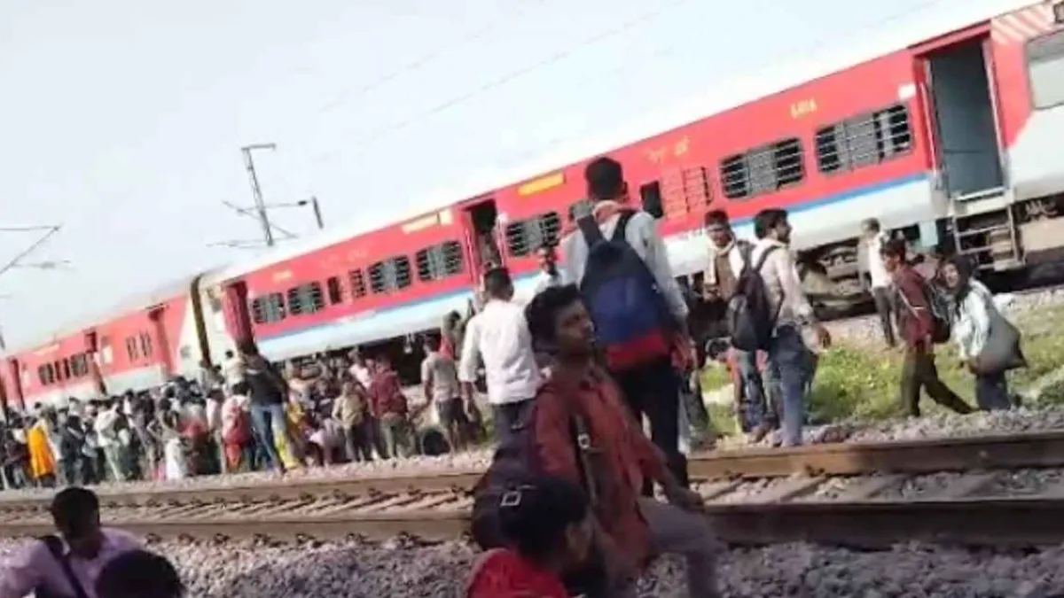 Train Accident: చైన్ లాగారు.. రైల్లో మంటలు అని అరిచారు.. అంతలోనే ముంచేసిన మృత్యువు.. ఘోర విషాదం!