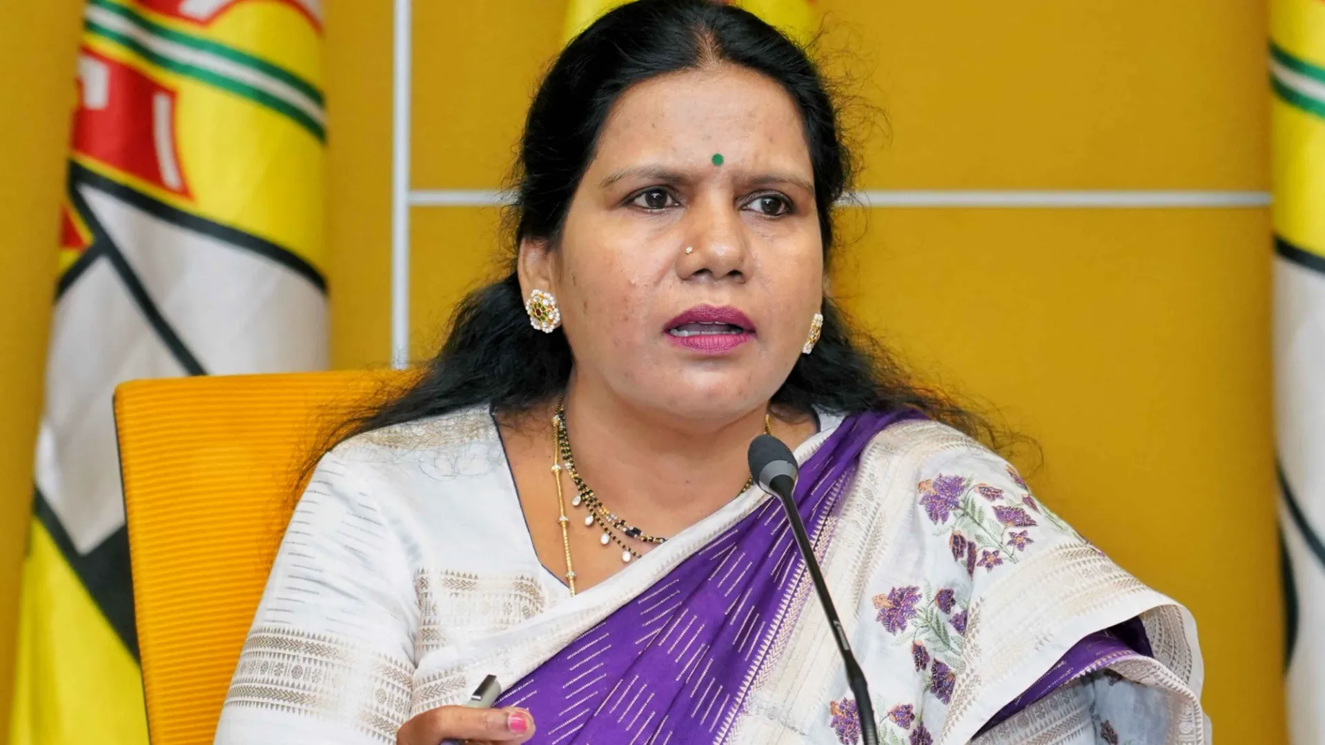 TDP: హోంమంత్రి అనితపై వ్యాఖ్యలకు క్షమాపణ చెప్పాలి.. పీతల సుజాత డిమాండ్!