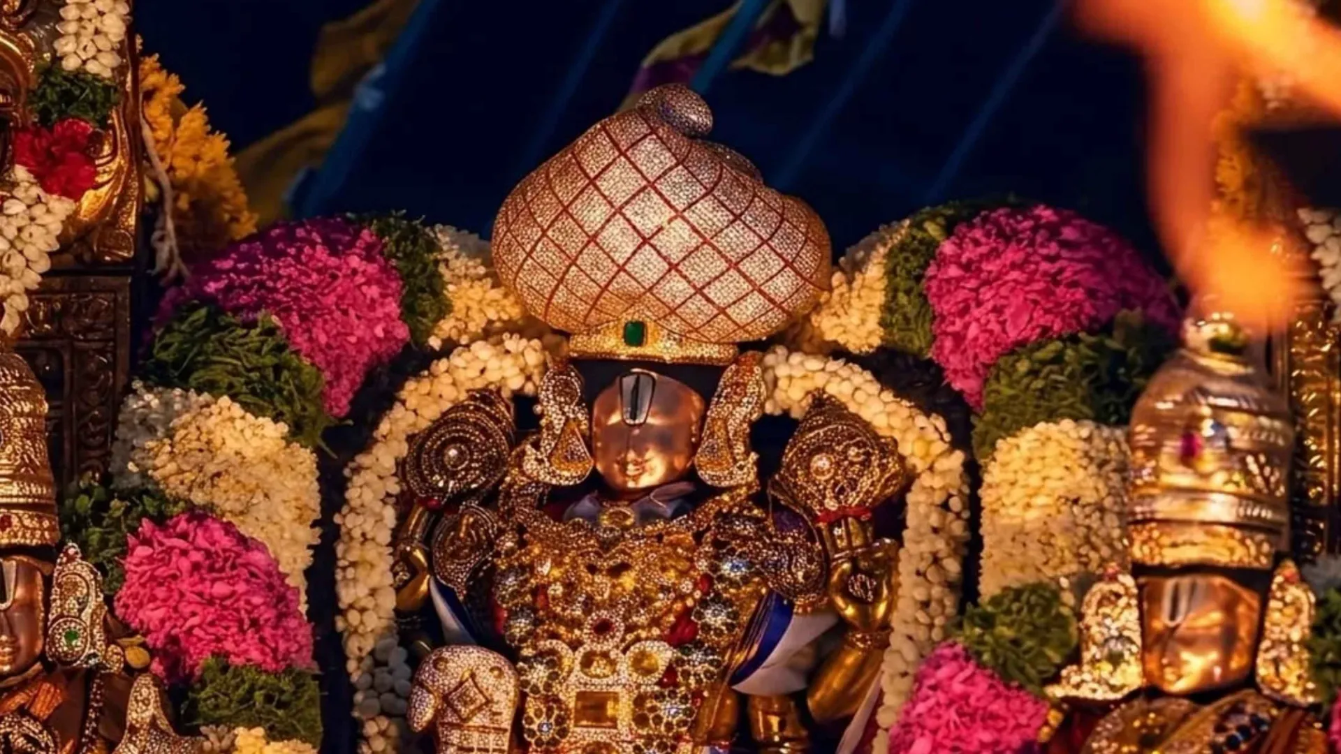 Tirumala: తిరుమలలో కొనసాగుతున్న భక్తుల రద్దీ.. శ్రీవారి దర్శనానికి గంటల తరబడి వేచి ఉన్న భక్తులు!