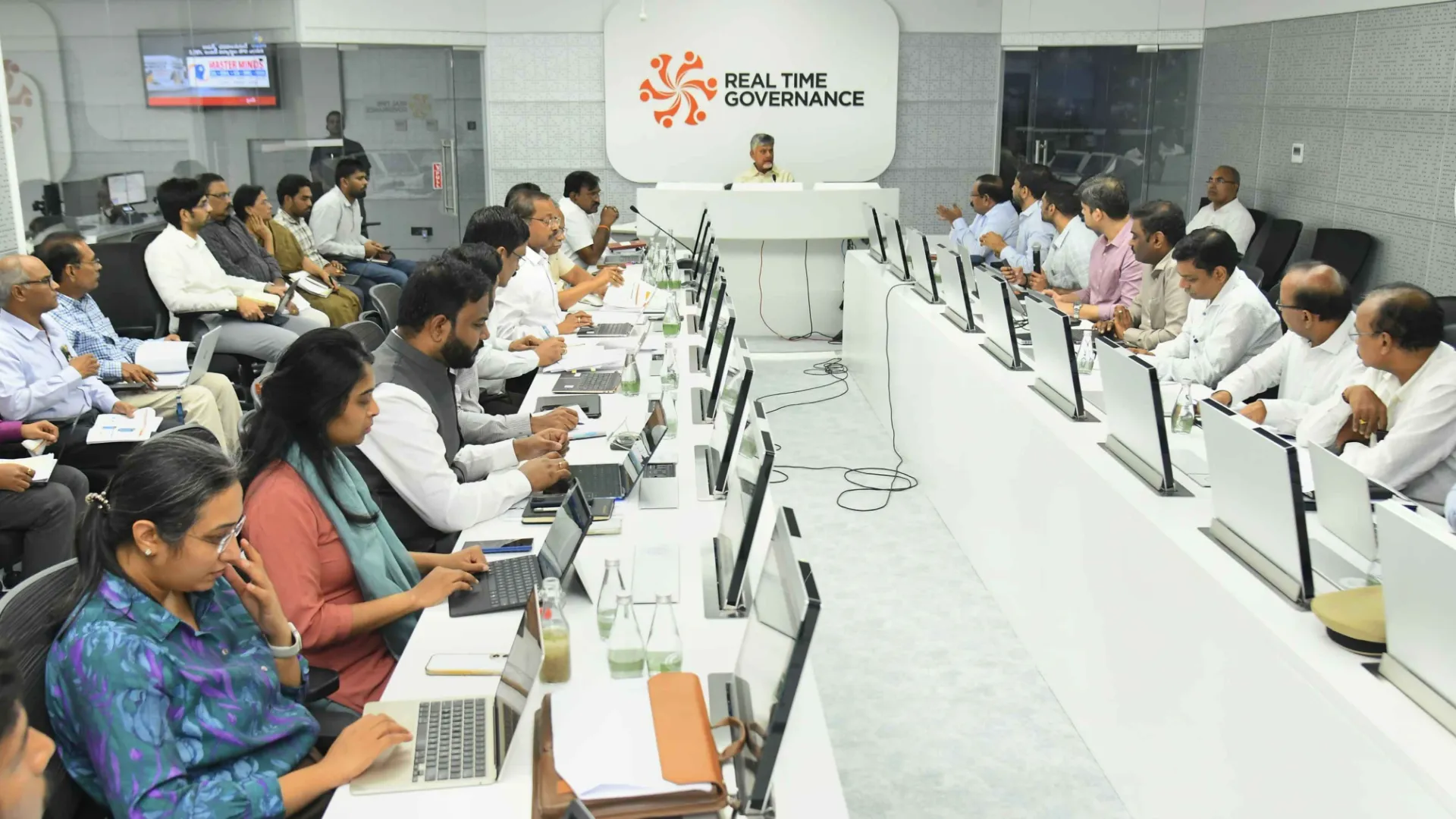 Chandrababu: ప్రజల నమ్మకం పెంచేందుకు జూలై నుంచి అధికారుల క్షేత్ర పర్యటనలు తప్పనిసరి.. సీఎం చంద్రబాబు ఆదేశాలు!