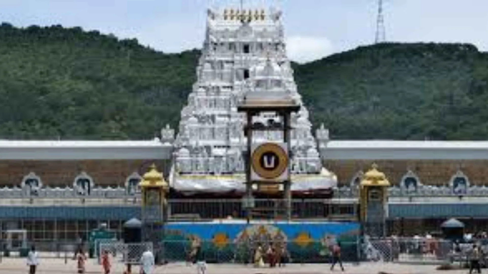 Tirumala: తిరుమలలో కొనసాగుతున్న భక్తుల రద్దీ.. దర్శనానికి వేచి ఉన్న భక్తులు!
