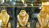 Gold Rate Today: పశ్చిమాసియాలో సడలిన ఉద్రిక్తతలు.. అంతర్జాతీయ మార్కెట్‌లో తగ్గిన బంగారం డిమాండ్! ప్రధాన నగరాల్లో రేట్లు ఇవే!