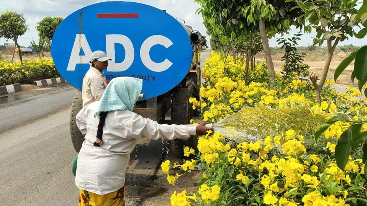 Amaravati Green City: నీలి, హరిత నగరంగా అమరావతి... 34 రాచమార్గాలకు ఇరువైపులా రంగురంగుల పూలవనం!