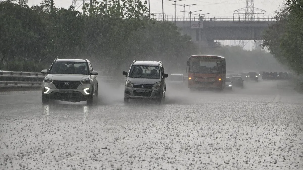 Rain Alert: ఏపీలో నాలుగు జిల్లాలకు ఆరెంజ్ అలర్ట్... ఆ మూడు గంటలే కీలకం!!