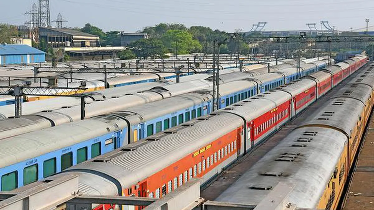ఏపీ, తెలంగాణ మీదుగా ప్రత్యేక రైళ్లు