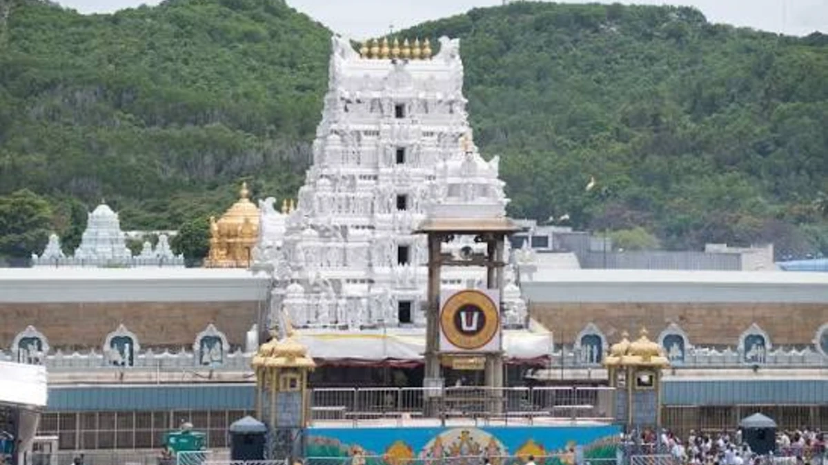 tirumala darshan waiting time today 12 hours for srivari sarva darshan devotee rush continues