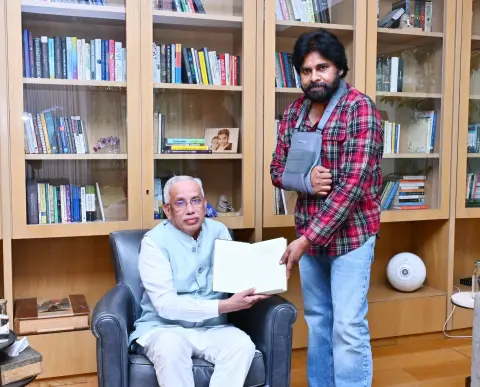 రాజకీయాలు కాదు.. పుస్తకాలే అజెండాగా పవన్ ఇంట గవర్నర్ ముచ్చట్లు..