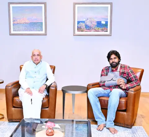 రాజకీయాలు కాదు.. పుస్తకాలే అజెండాగా పవన్ ఇంట గవర్నర్ ముచ్చట్లు..