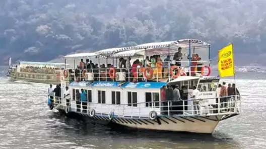 నిలిచిపోయిన పాపికొండల బోటు షికారు