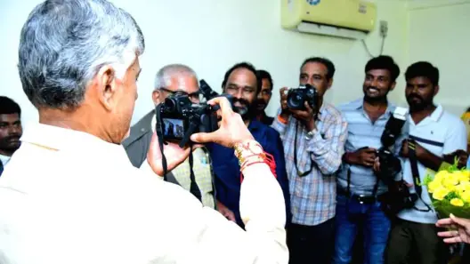 ఫోటో జర్నలిస్ట్‌గా మారిన సీఎం చంద్రబాబు