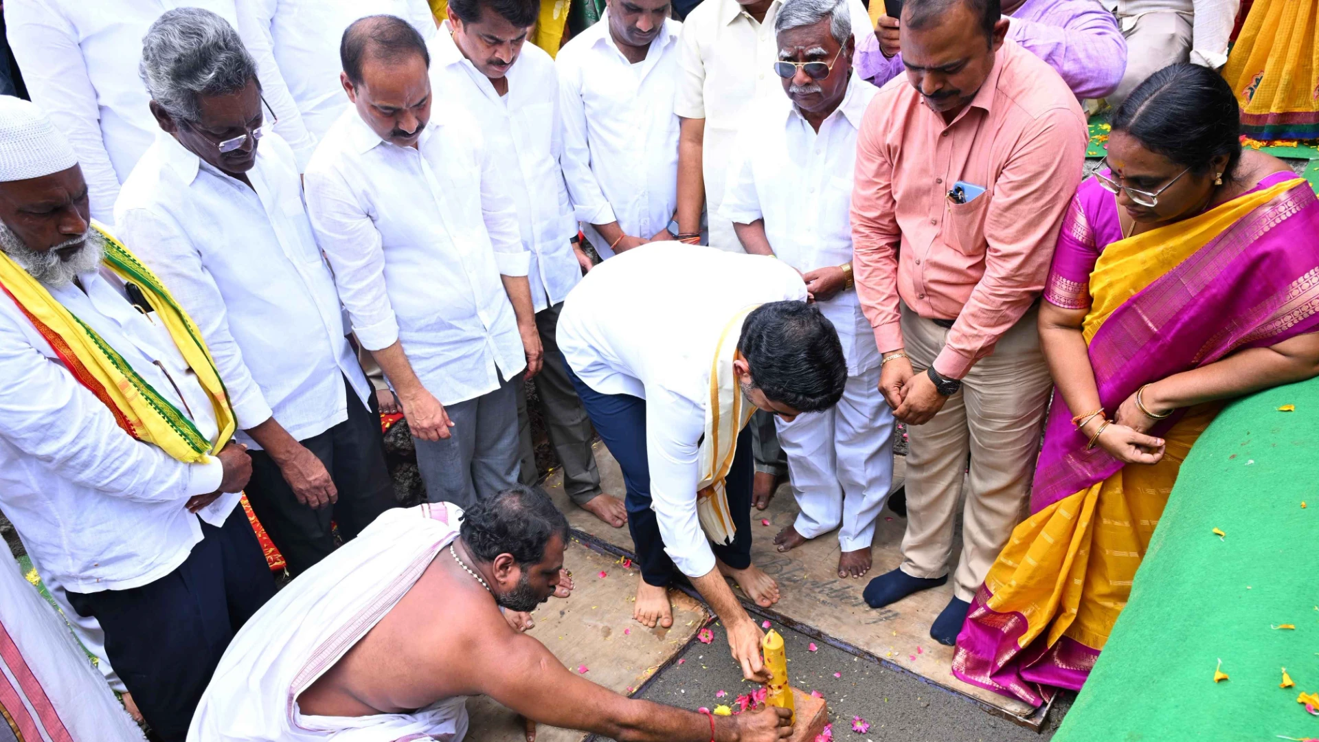 మంగళగిరిలో మోడరన్ రైతు బజార్‌కు శంకుస్థాపన