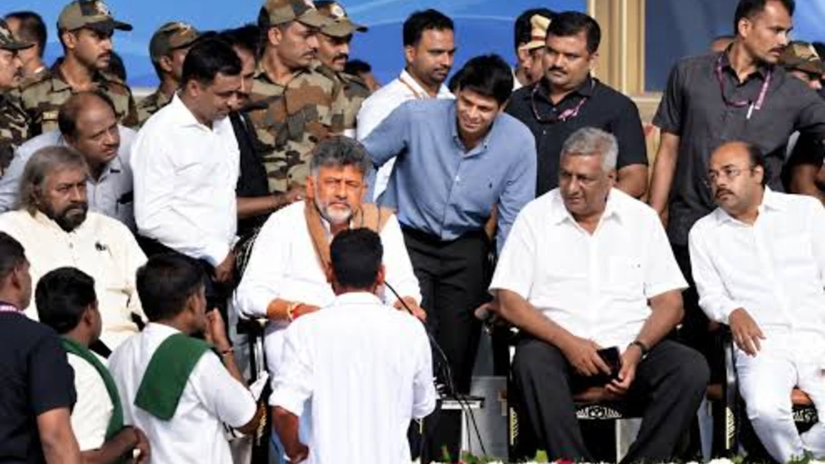 ప్రజా సేవ సభలో వైరల్ ఘటన