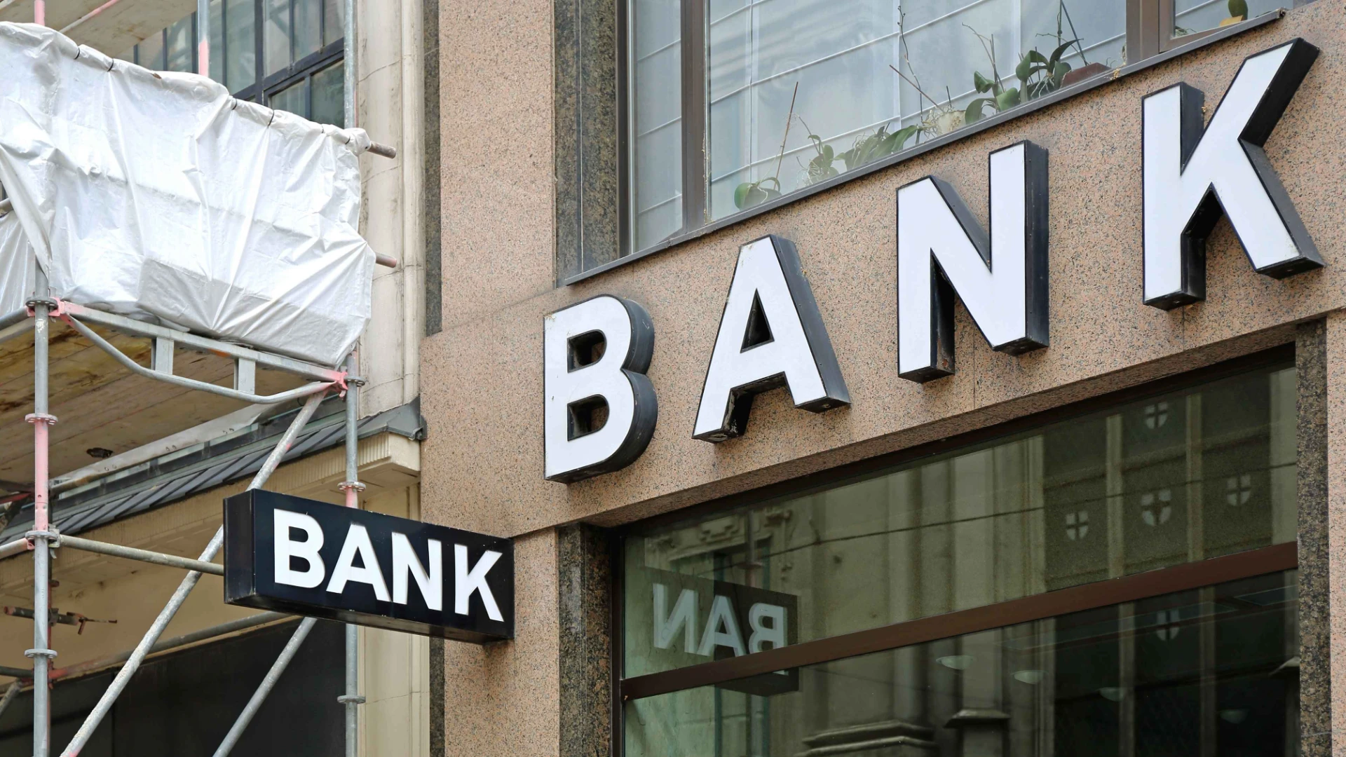 Abu Dhabi Court Orders Bank