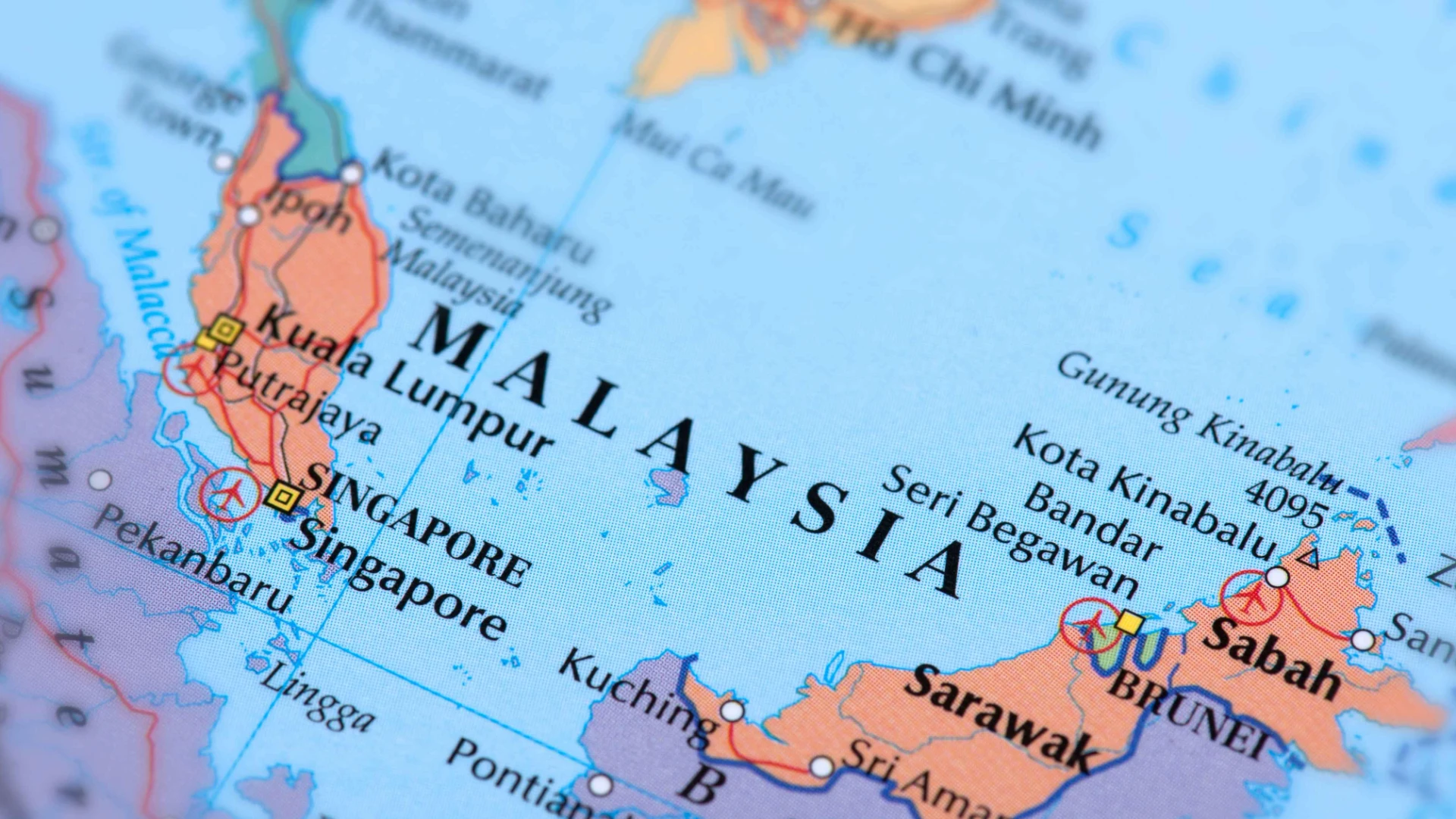 Singapore vs Malaysia Economy